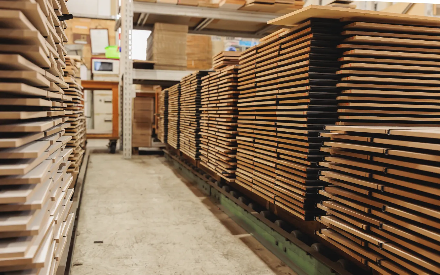 日進木材工業株式会社 | 「運ぶ」を支える。